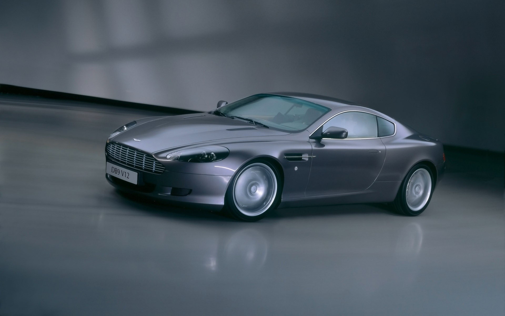 aston martin auto auto schwarz pflaster räder asphalt automobil coupé mittags aktion transportsystem unschärfe schnell beeilen sie sich aston martin db9