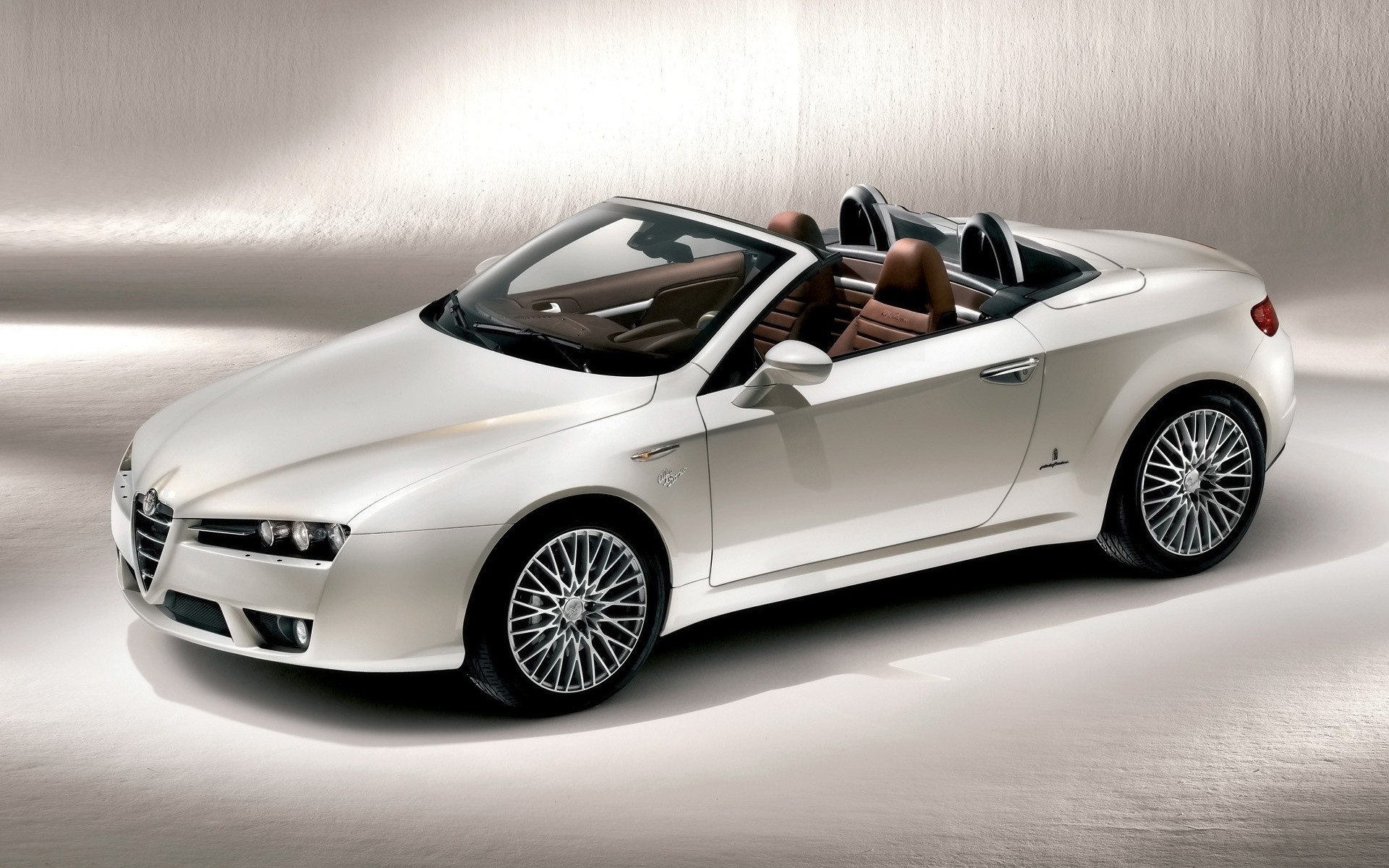 alfa romeo coche automóvil automóvil sistema de transporte coupé unidad rápido ruedas lujo cromo sedán velocidad potencia convertible espectáculo clásico