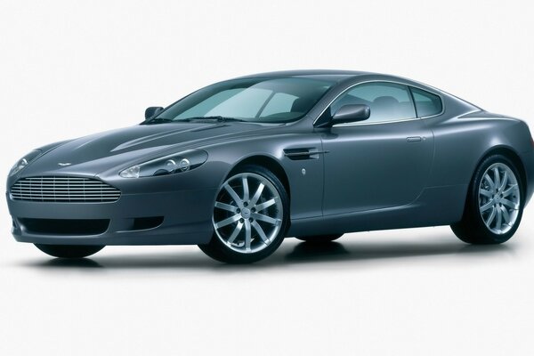 Aston martin em cinza