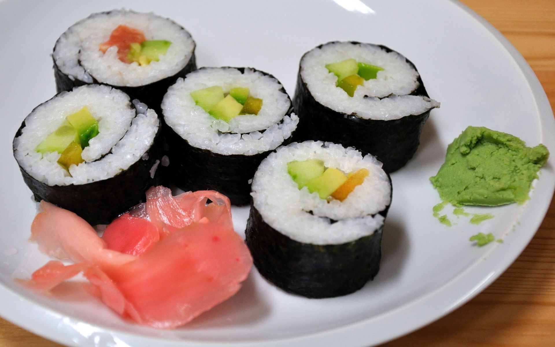 essen & trinken sushi fisch algen reis lachs meeresfrüchte essen thunfisch wasabi kaviar maki avocado sashimi abendessen traditionell nori kaviar mittagessen lecker