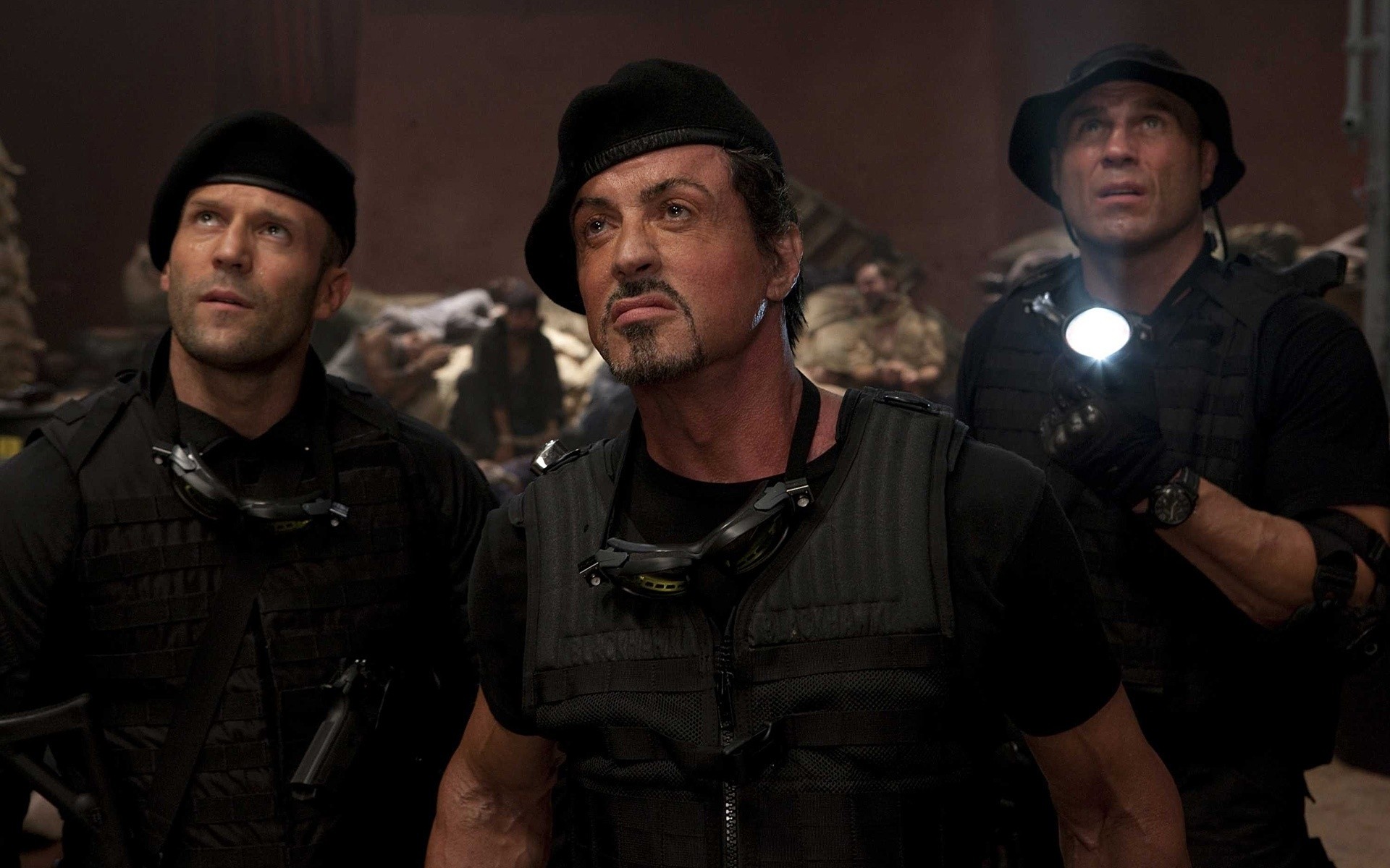 filme polizei porträt erwachsener kampf gruppe mann verbrechen militär krieg abdeckung waffe pistole expendables randy couture jason statham sylvester stallone