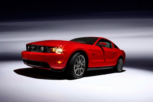 A red Ford is standing on the platform