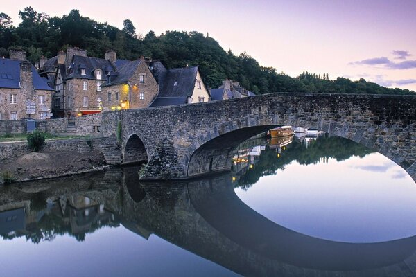 The architecture of France is cities and castles