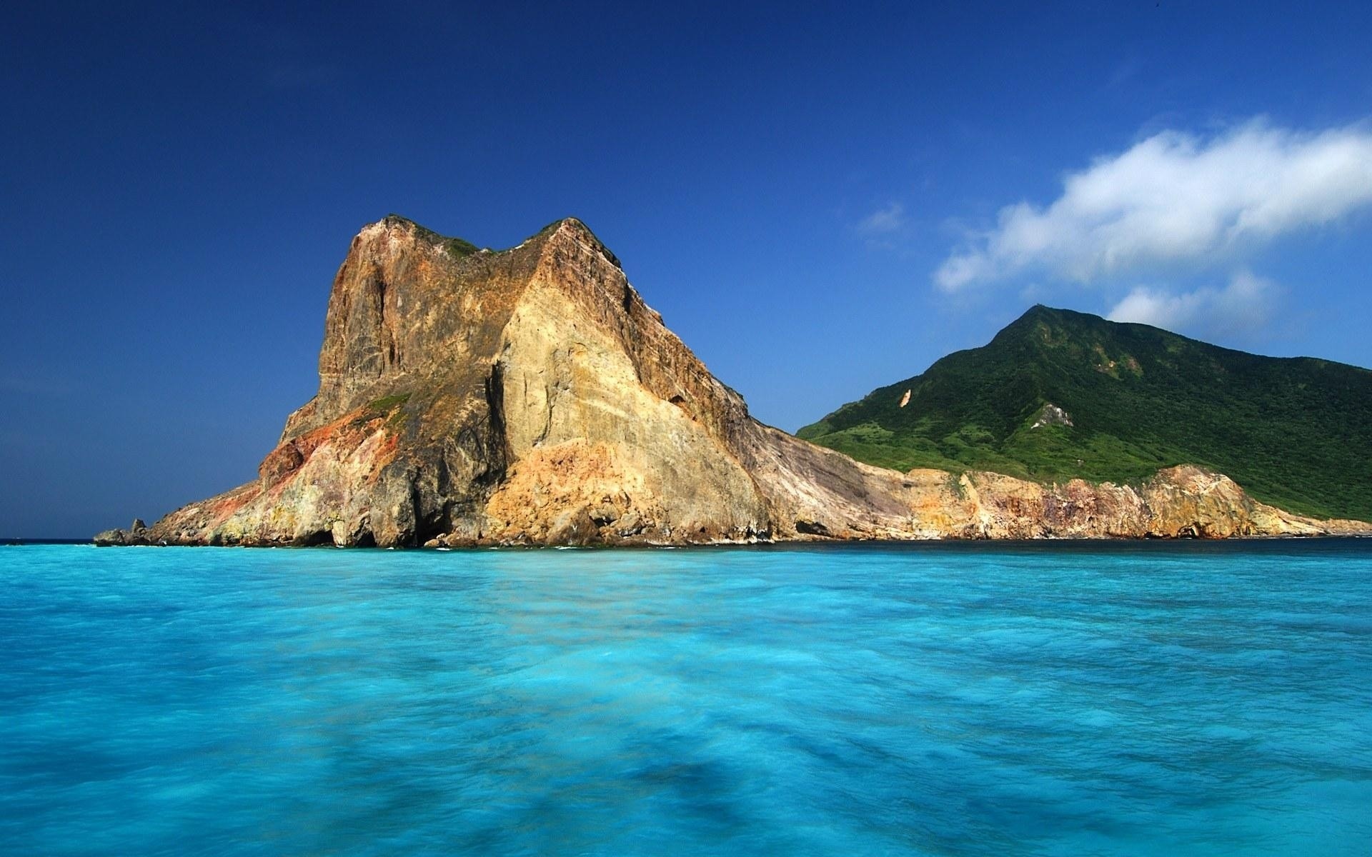 景观 水域 旅游 自然 海 景观 海洋 岛屿 海滩 海洋 夏天 天空 海湾 岩石 景观 绿松石 户外 田园诗 太阳 热带