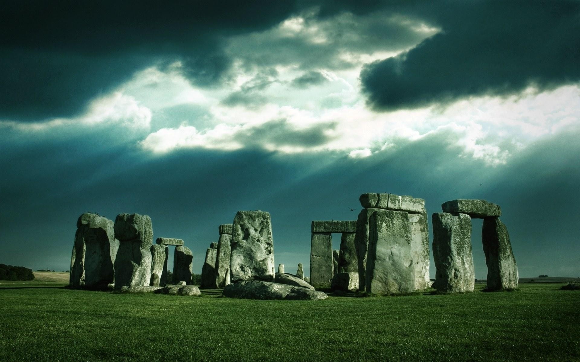 landschaft im freien himmel megalith reisen antike sonnenuntergang gras denkmal celtic landschaft geheimnis religion natur stein sonne architektur dämmerung prähistorische