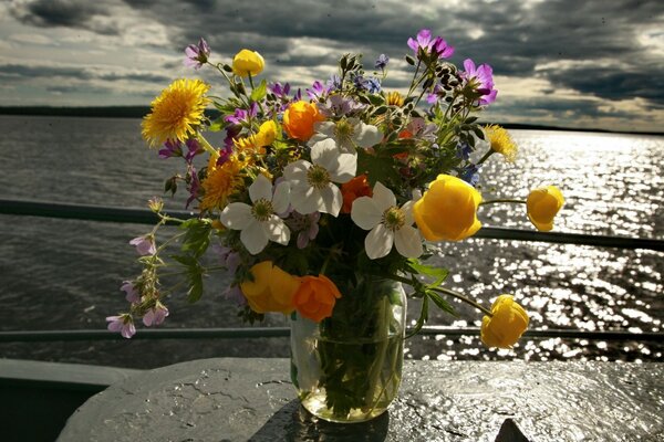 BOUQUET OF FLOWERS ON THE BACKGROUND OF THE SEA