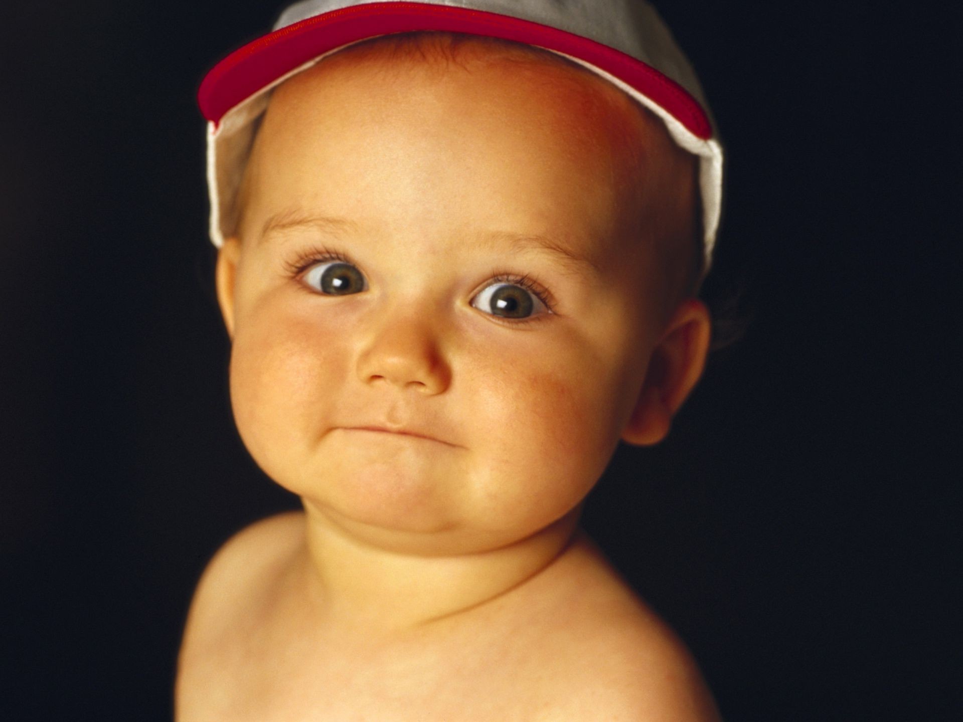 bebés niño solo lindo inocencia retrato bebé niño pequeño ojo expresión facial desgaste cubierta