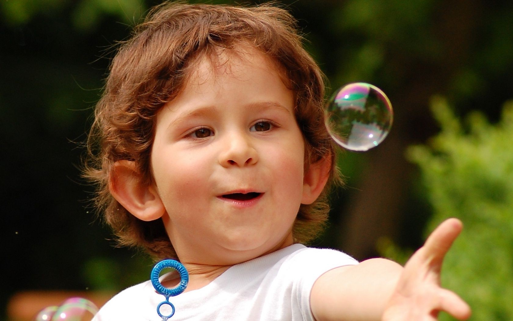 niños bebé placer pequeño lindo chica alegría sonrisa retrato felicidad naturaleza hermosa bebé verano al aire libre diversión parque