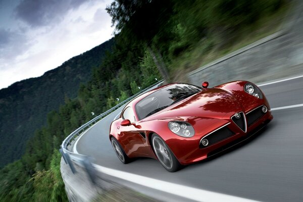Alfa Romeo ściga się po srepantinie