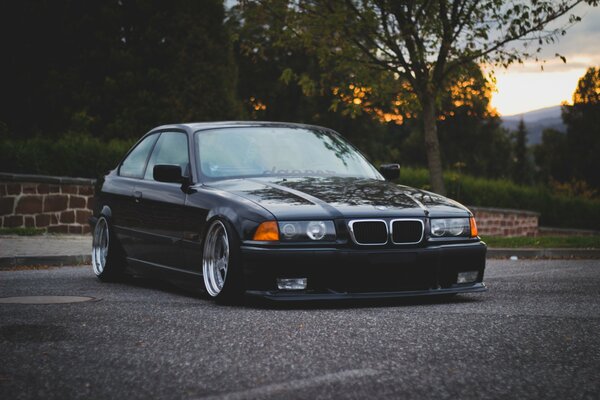 Bmw это oldschool. Старая добрая, но не менее красивая и замечательная. Мощная и резвая, мечта каждого