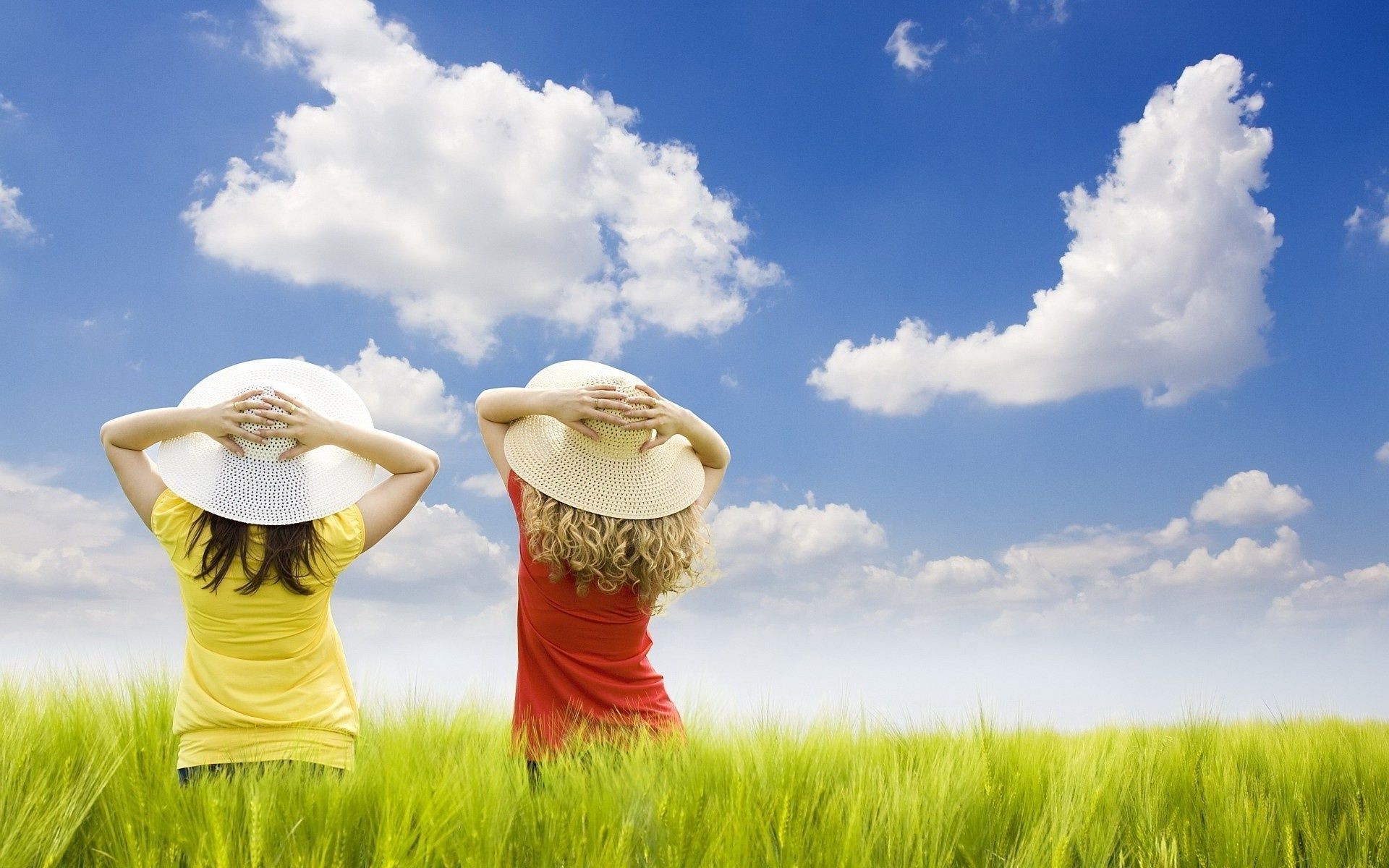 niños al aire libre hierba naturaleza verano campo cielo al aire libre bebé pasto heno amor libertad