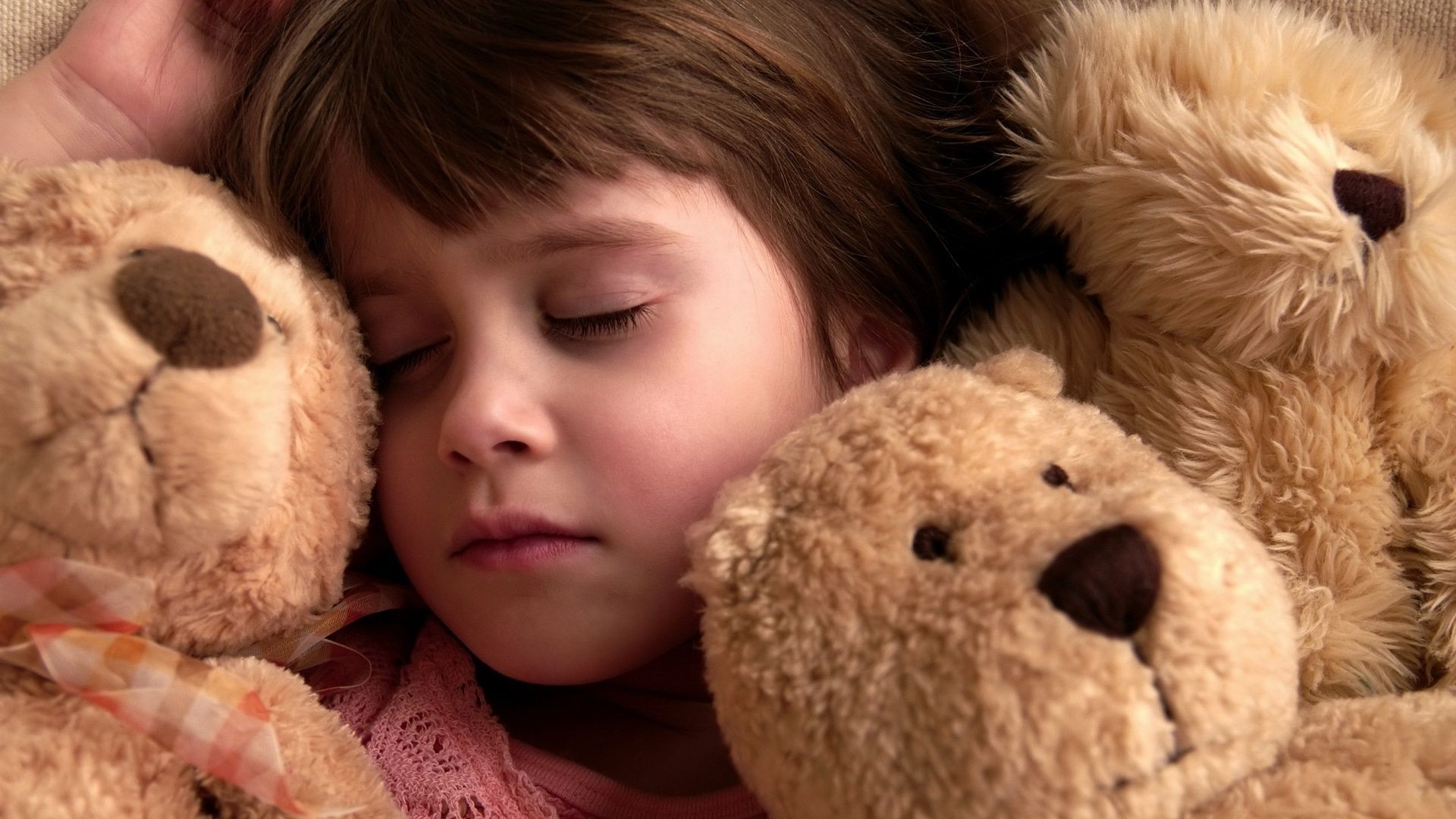 crianças dormindo teddy bebê fofa brinquedo abraço amor pouco luxuoso diversão dois um bebê menina pastelaria família mulher