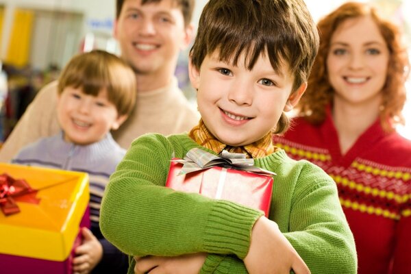 Enfant heureux, parents heureux