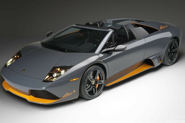 Lamborghini LP 650 angolo anteriore