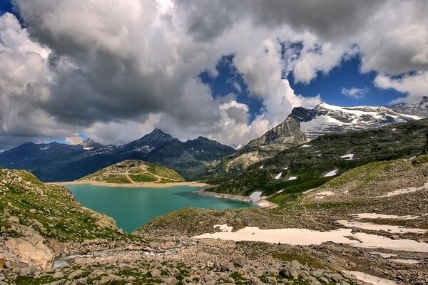 Mountains of Tibet on the desktop