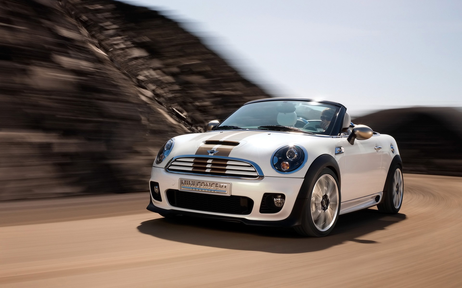 mini auto auto beeilen sie sich aktion rennen schnell asphalt schwarz mittag transportsystem wettbewerb fahren bürgersteig meisterschaft automobil räder mini cooper cabrio