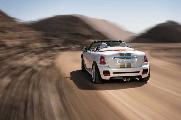 Mini Roadster тұжырымдамасы артқы бұрыш жылдамдығы