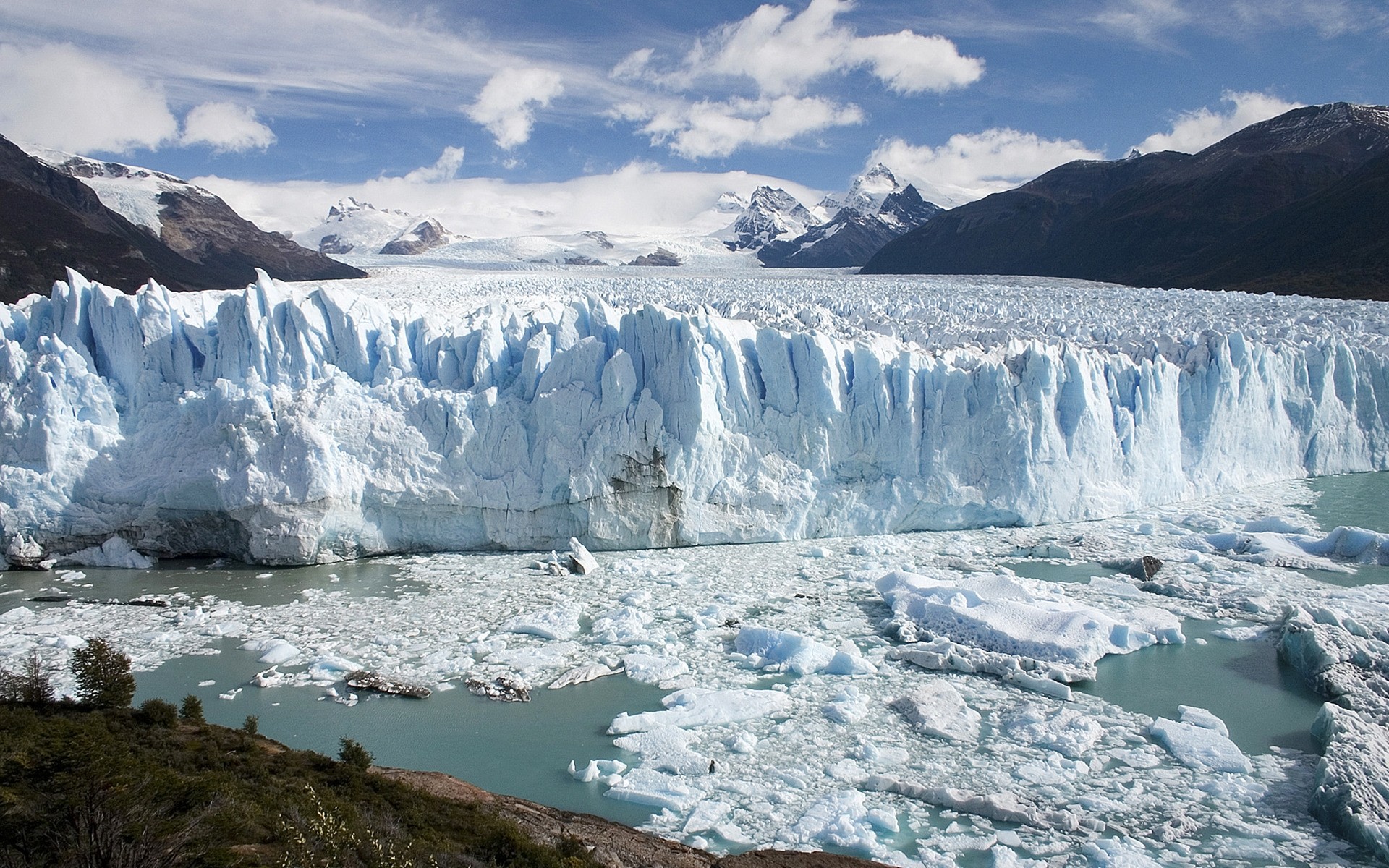 invierno iceberg glaciar hielo fusión agua helada nieve cambio climático paisaje viajes frío calentamiento global escénico naturaleza ternera natación montañas congelado