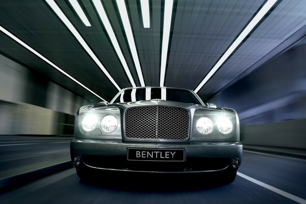 El Bentley es rápido y fiable