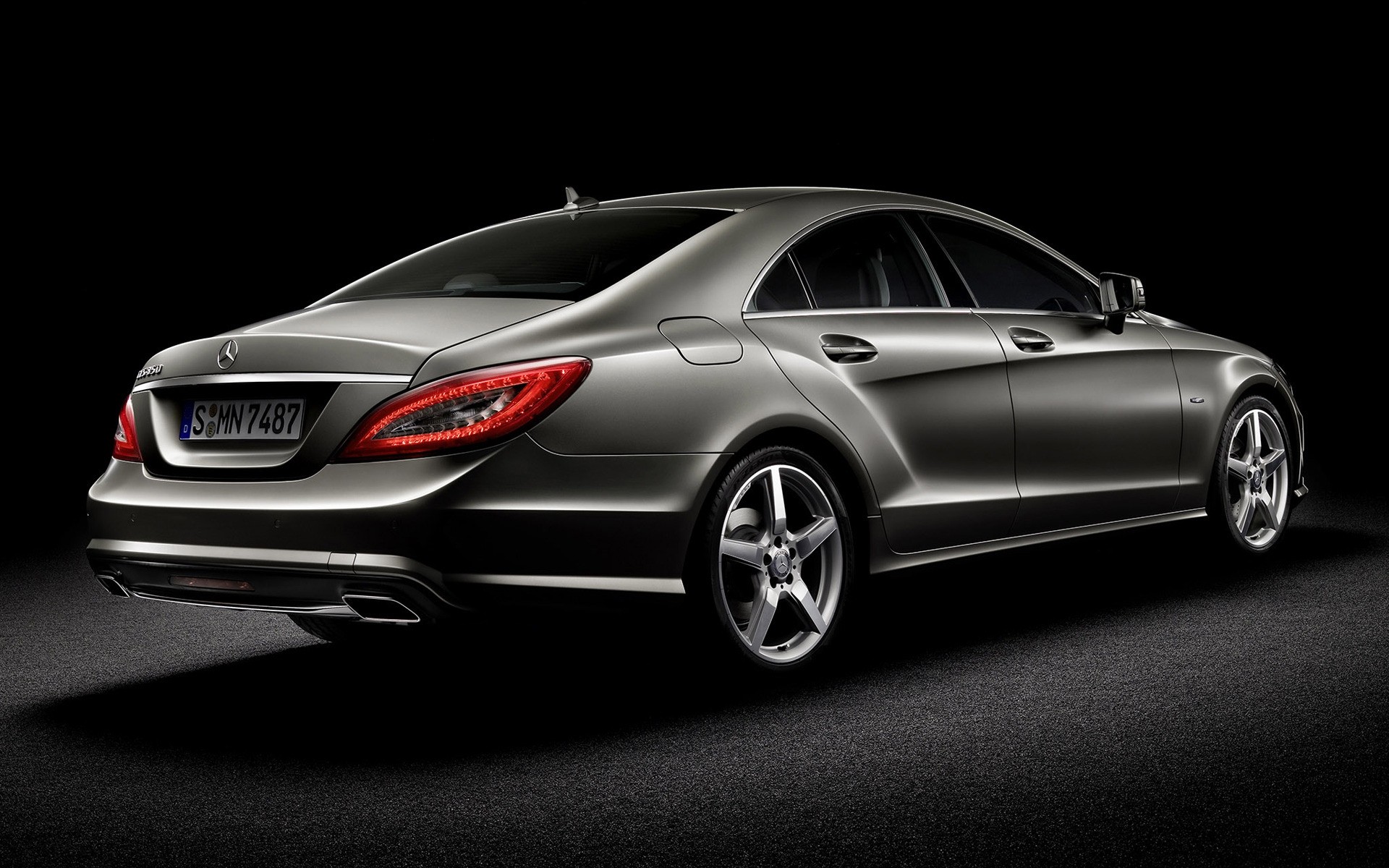 mercedes-benz auto auto räder automobil coupé schwarz limousine schnell mittags bürgersteig transportsystem mercedes benz cls