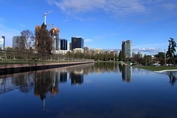 Ville moderne avec des immeubles de grande hauteur