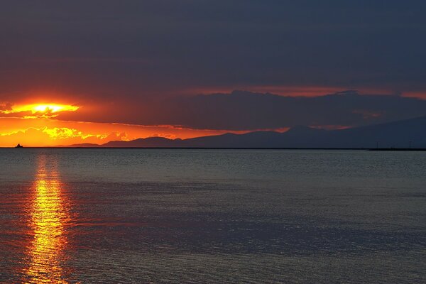 We meet the sunset in the evening on the water