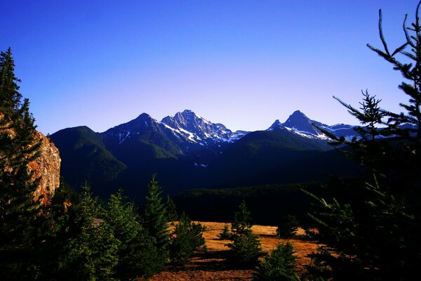 Voyage dans les montagnes en plein air