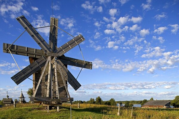 Windmühle außerhalb der Stadt