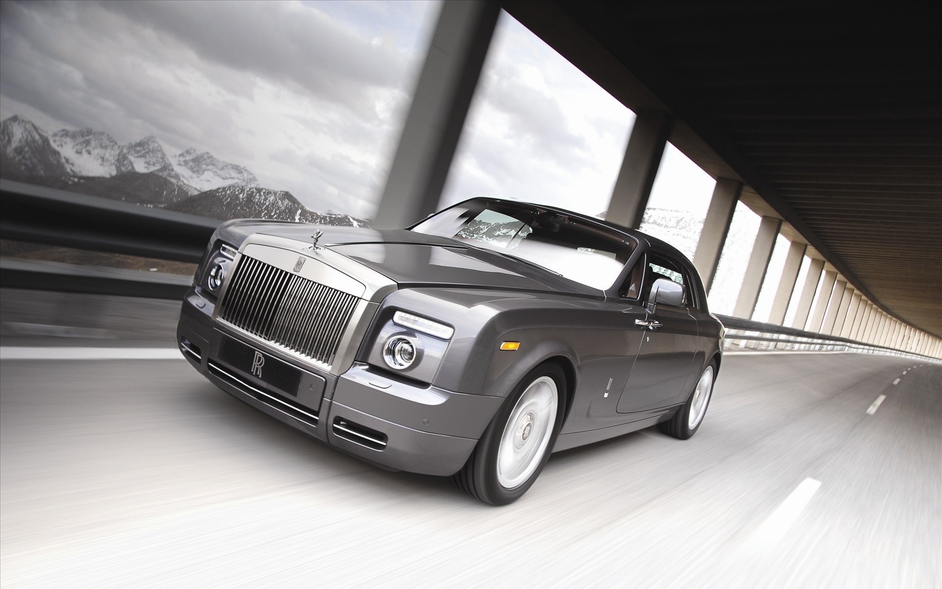 rolls royce автомобиль автомобиль көлік жүйесі жылдам асфальт бұлыңғырлық тротуар жол асығыс жылдамдық диск саяхат автомобильдер