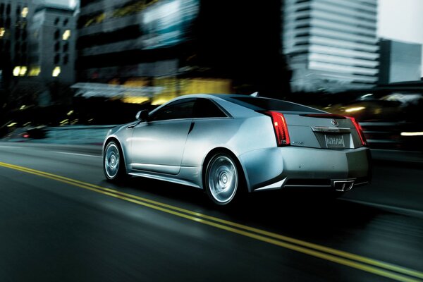 Cadillac жолда ұшады