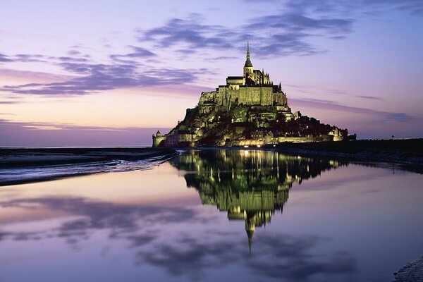 Evening outgrowth from the water of a beautiful castle