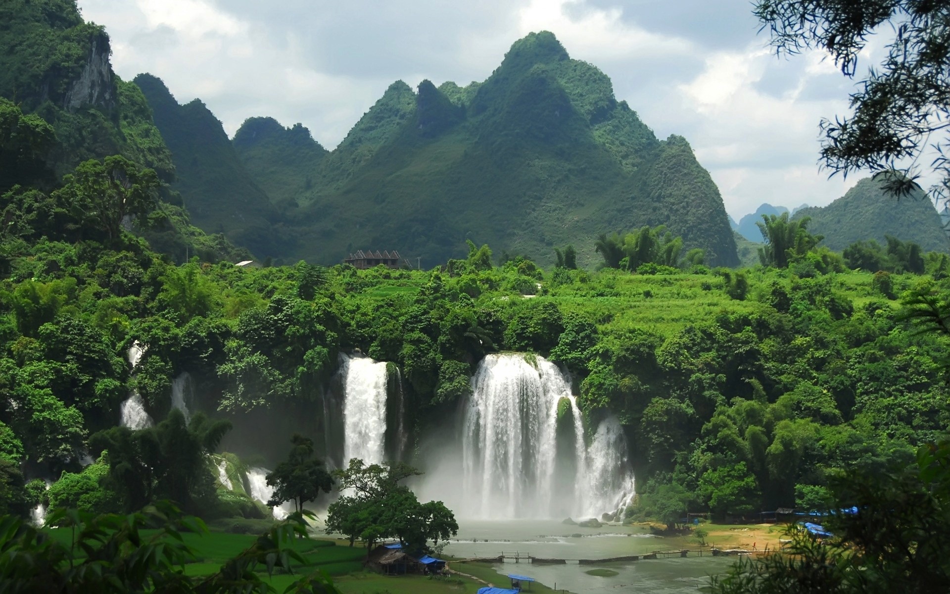 landscapes water waterfall travel nature wood outdoors tree mountain river landscape rock rainforest scenic summer tropical sky jungle cascade lush background