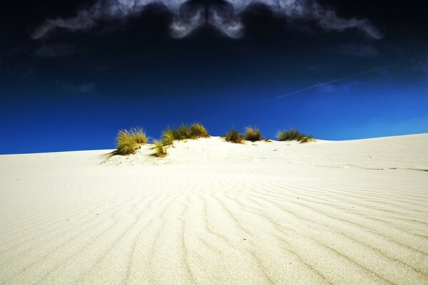 Die Sanddüne geht direkt in den Himmel