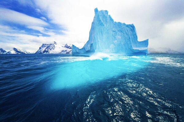 Bellissimo paesaggio del ghiacciaio sullo sfondo dell oceano