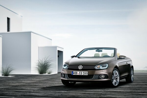 Volkswagen convertibile vicino alla villa