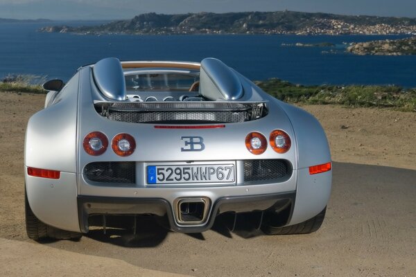 Foto Dell auto Bugatti nella parte posteriore