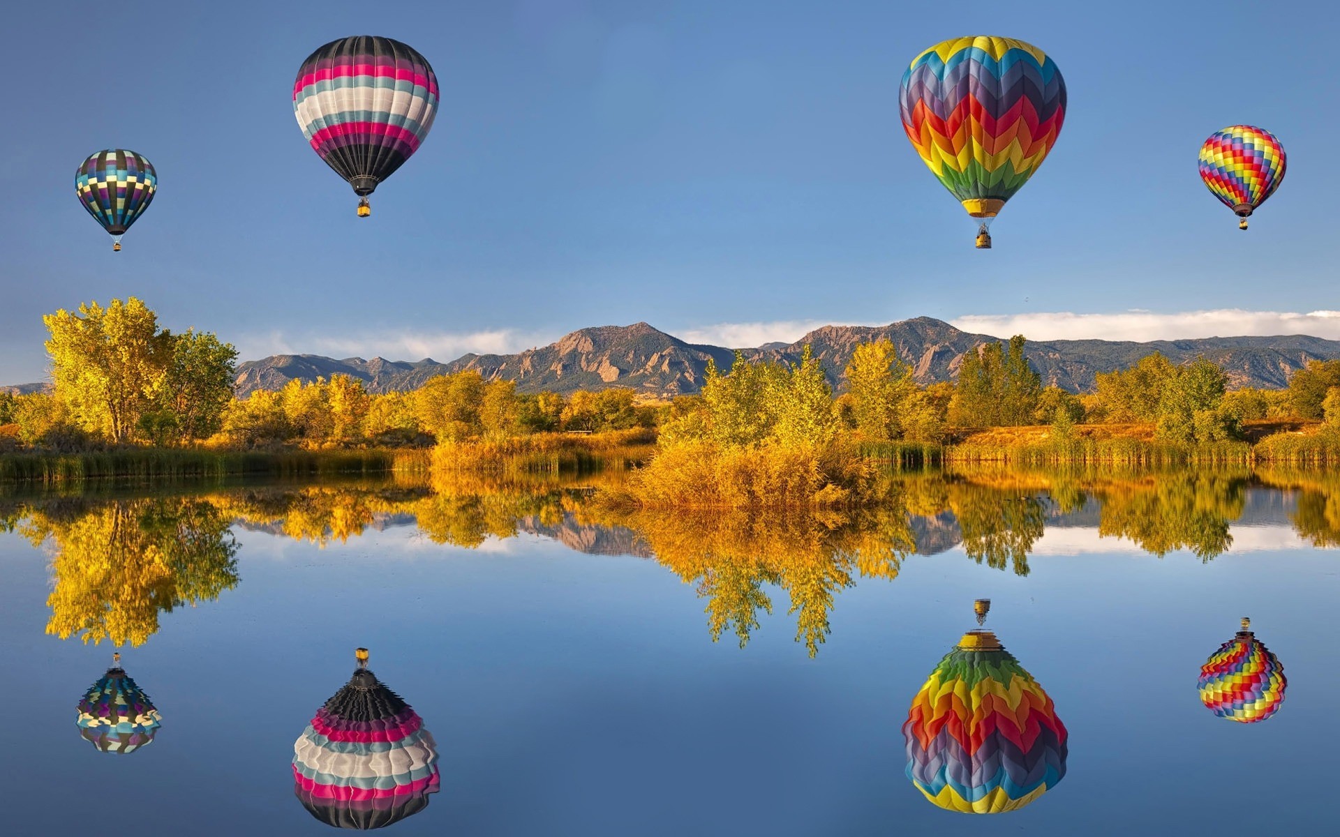 sport ballon chaud-ballon natation dirigeable air ciel aventure liberté vol voyage loisirs parachute voler haute en plein air plaisir loisirs panaché hélium lac eau paysage