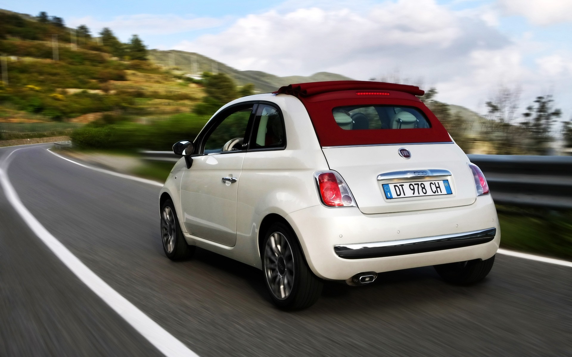 fiat auto auto asphalt transportsystem fahren schnell beeilen sie sich straße automobil schwarz verkehr bürgersteig aktion räder unschärfe fiat 500c