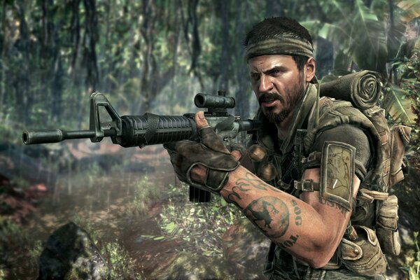 Солдат з гвинтівкою в джунглях