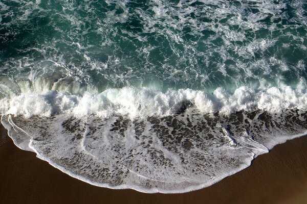 Foam and waves crashing into the shore