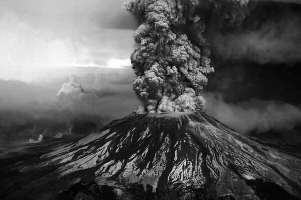 Volcán activo en blanco y negro