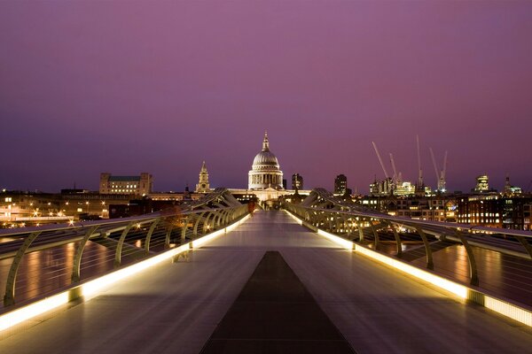 A trip to the UK should start with a stunning bridge