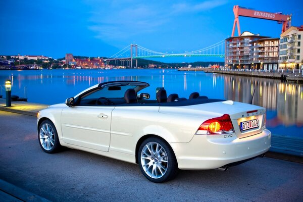 Volvo C70 Vanille Perle 2010