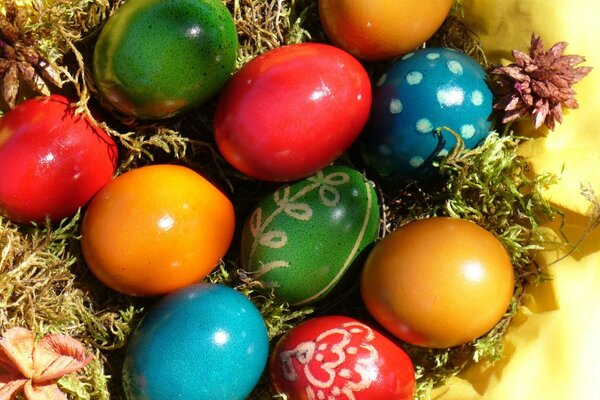 Ostern. Dekoration aus Eiern. Feiertag