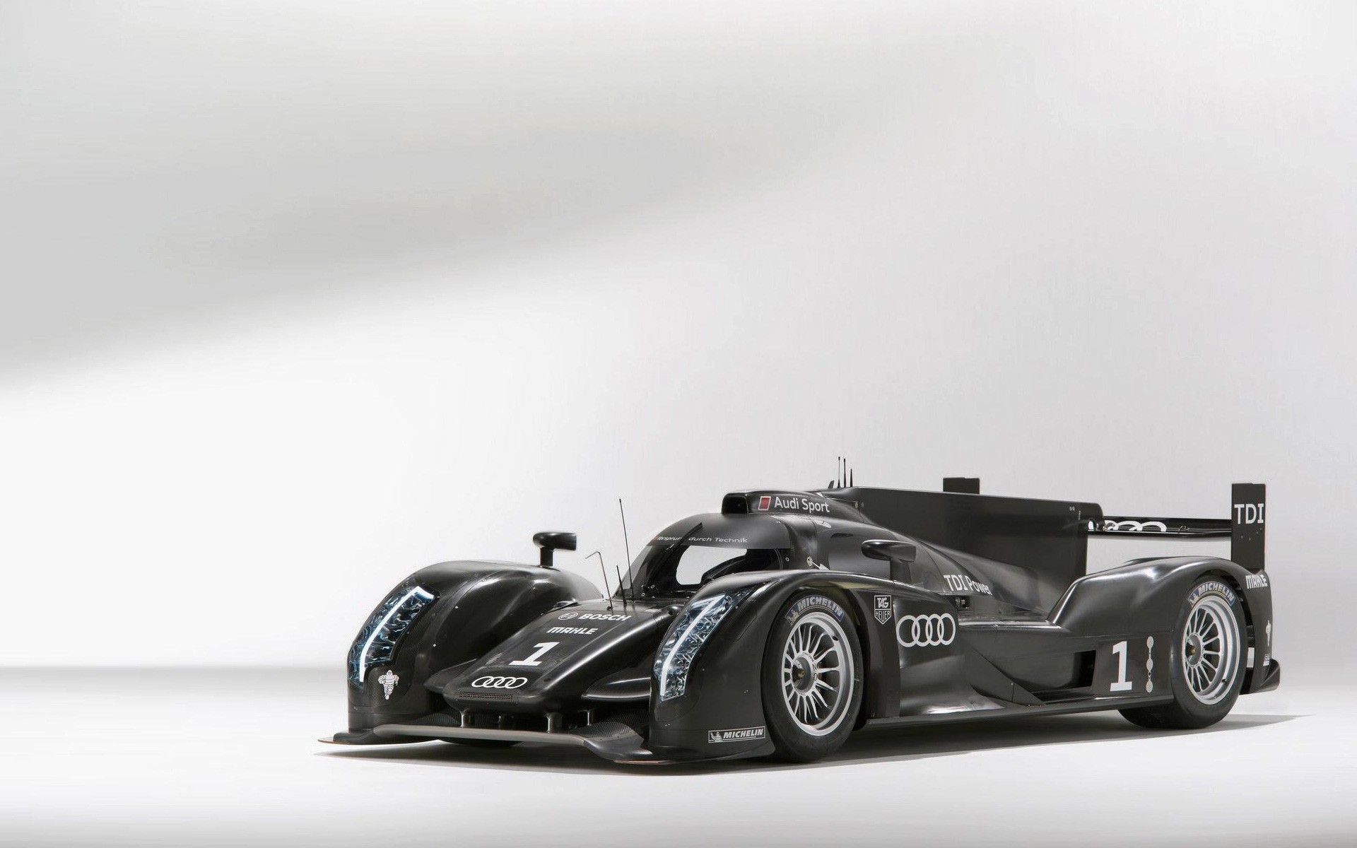 audi auto rennen auto beeilen sie sich schnell räder wettbewerb transportsystem track aktion automobilsport fahren meisterschaft audi r18