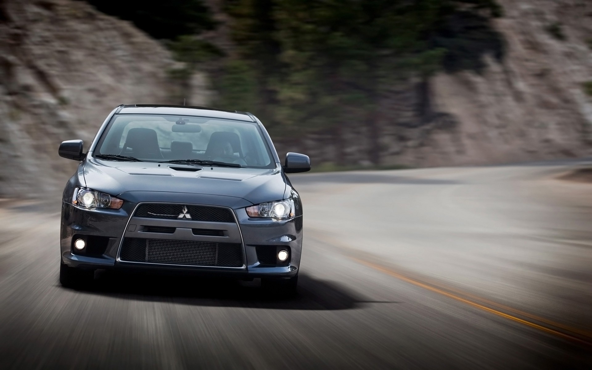 mitsubishi carro asfalto apresse-se carro chernushka calçada ação borrão sistema de transporte estrada rápido meio-dia drive corrida rodas automotivo mitsubishi lancer evolution