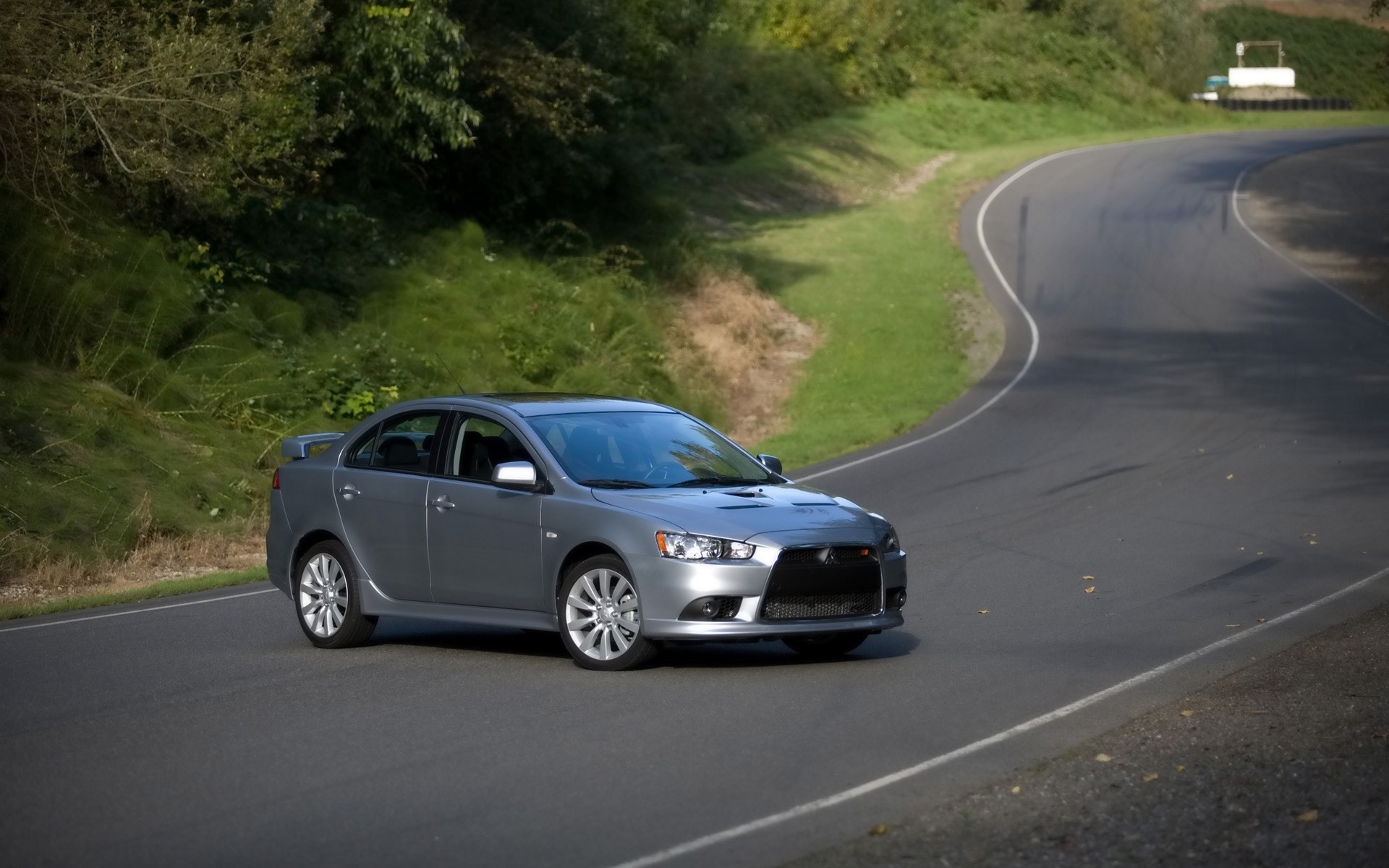 mitsubishi carro asfalto chernushka estrada apresse-se calçada carro sistema de transporte ação rápido meio-dia drive borrão automotivo mitsubishi lancer