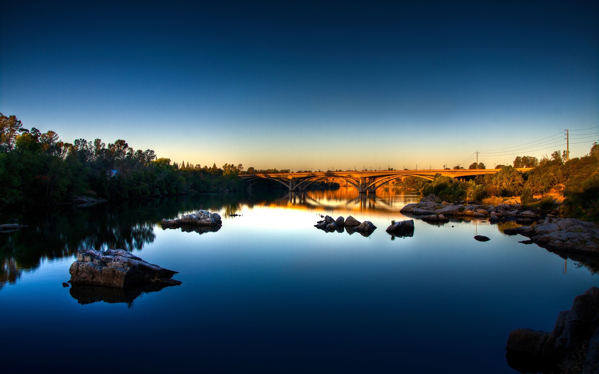 landschaft wasser reflexion dämmerung sonnenuntergang see am abend dämmerung im freien himmel fluss landschaft natur reisen sonnenaufgang brücke am morgen