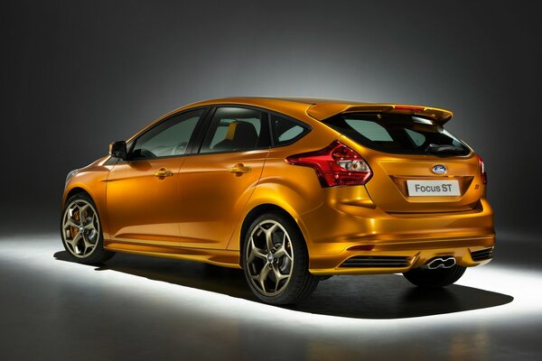 Ford focus na versão esportiva ST