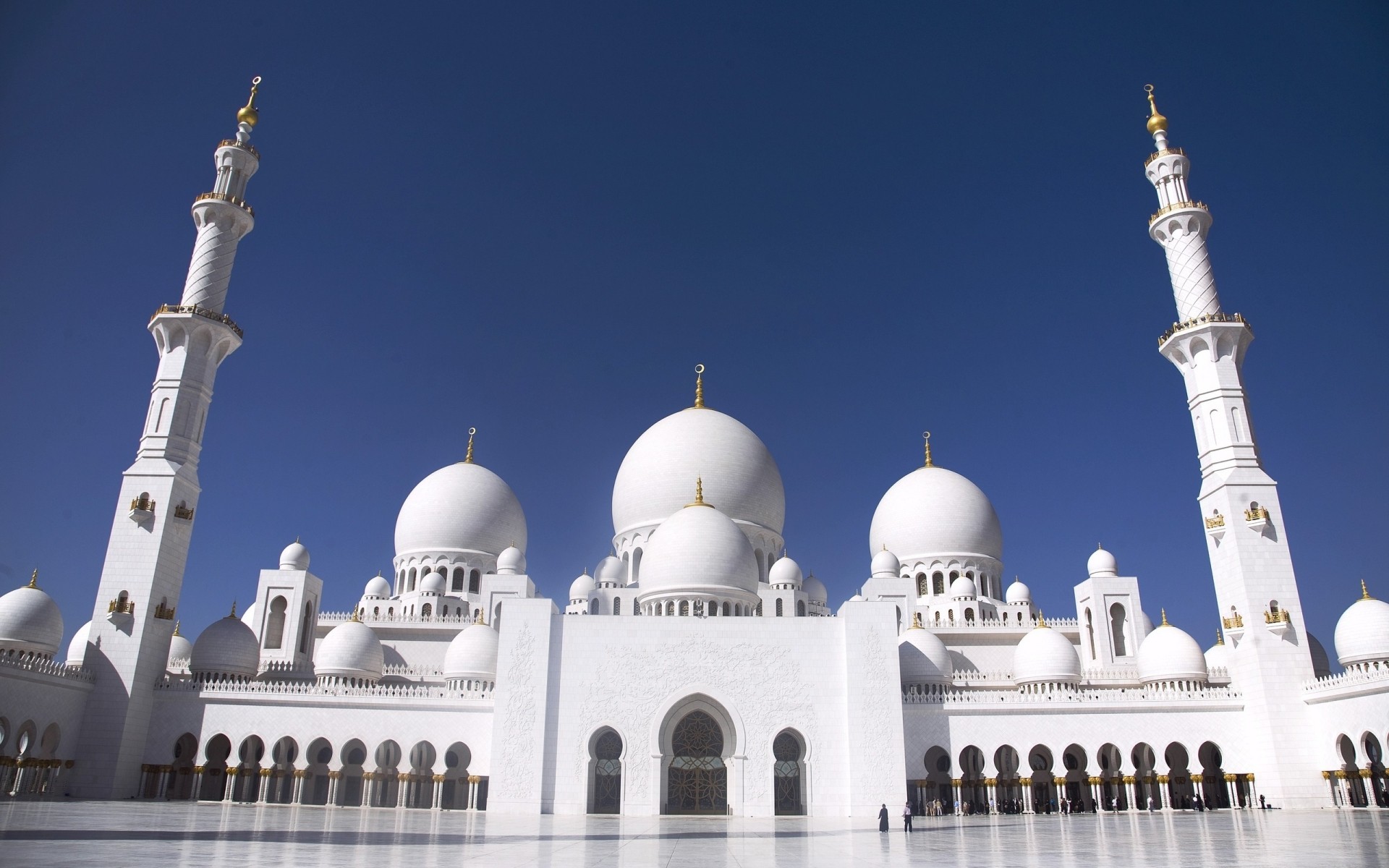 vereinigte arabische emirate minarett religion muslim kuppel architektur himmel reisen gebet im freien tempel prophet sultanat religiös spiritualität anbetung heilig haus denkmal weiß